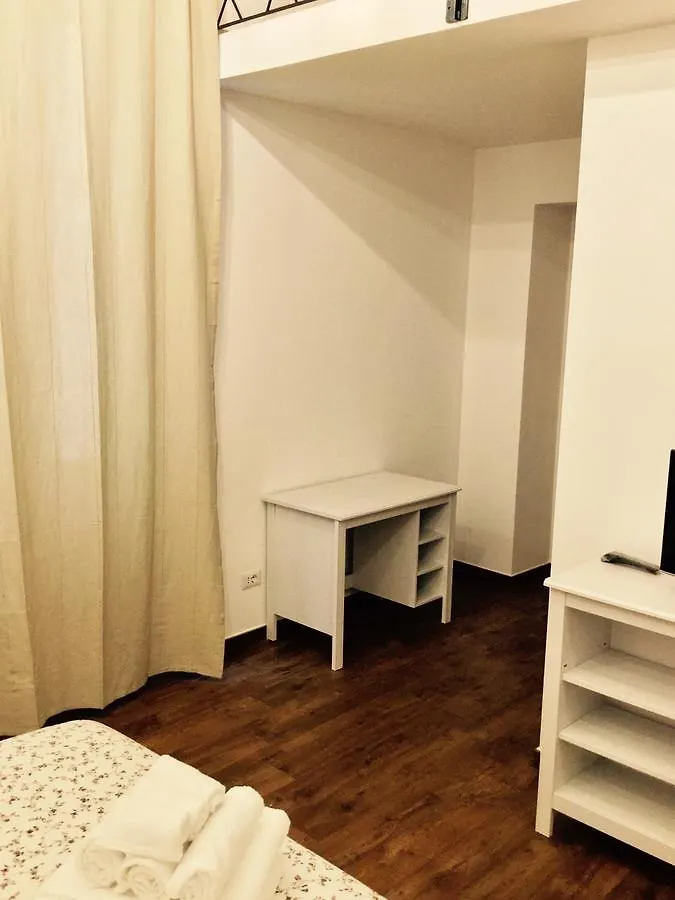ג'ובינאצו B&B Sant'Agostino 0*,